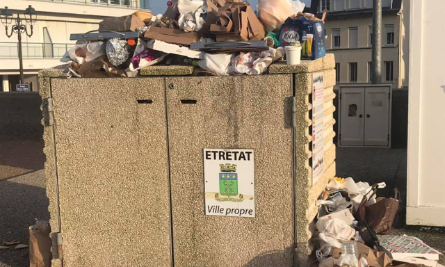 ÉTRETAT : Habitants seuls et démunis face au tourisme de masse