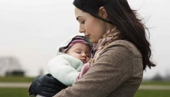 Non à la diminution de la prime de naissance et à la réduction du congé parental féminin !