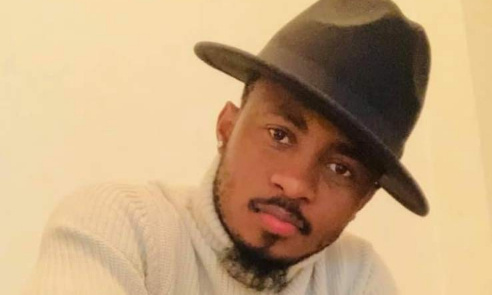 DOMINIQUE a besoin de vous : jeune artiste guinéen de 20 ans qui a été scolarisé en France, et qui est obligé de partir du pays des droits de l'Homme car sa régularisation n'aboutit pas