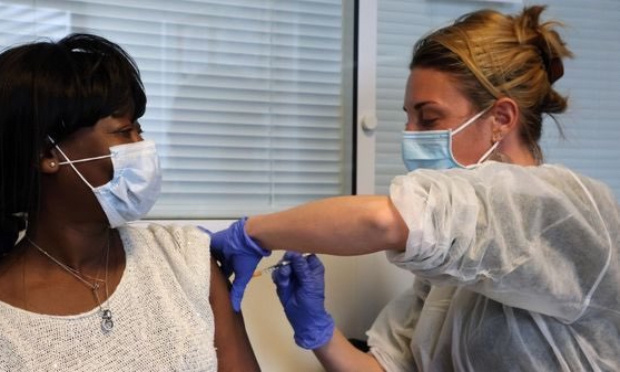 L’autorisation aux infirmiers de vacciner.