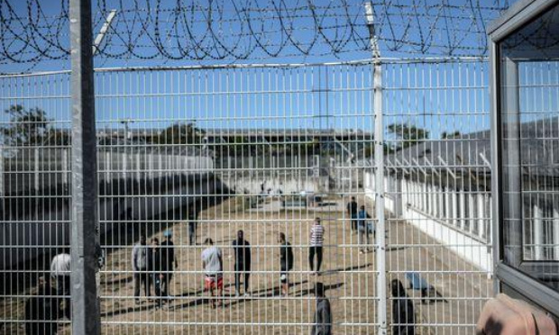 NON A LA CONSTRUCTION D'UN CENTRE DE RETENTION ADMINISTRATIF A OLIVET