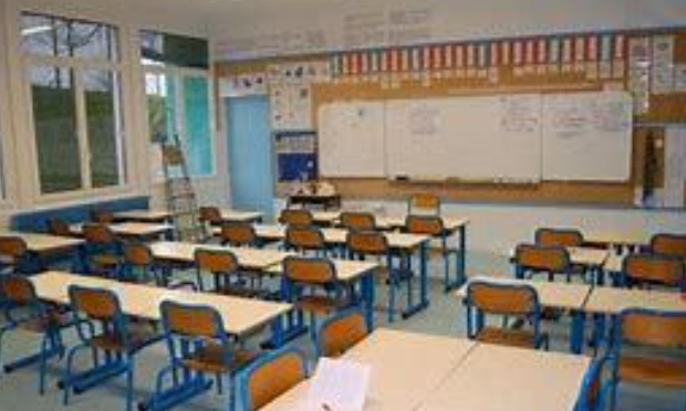 Non à la fermeture de classe à Raismes