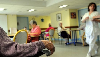 Stop au manque de dignité dans les Ehpad !