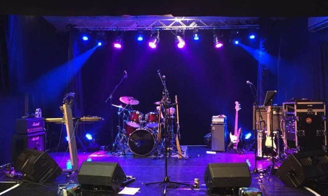 Laissez vivre l'Espass Live de Rognac. Seule salle de spectacle active de la ville.