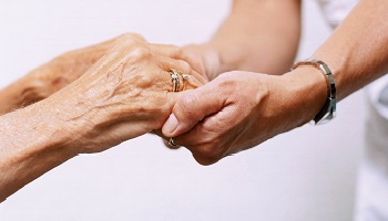 Pour la dignité d'une dame âgée française abandonnée !