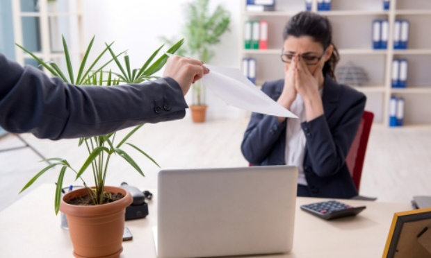 Obtenir la réintégration de Fouzia Dermoun, licenciée pour avoir acheté une baguette et une patate douce durant sa pause