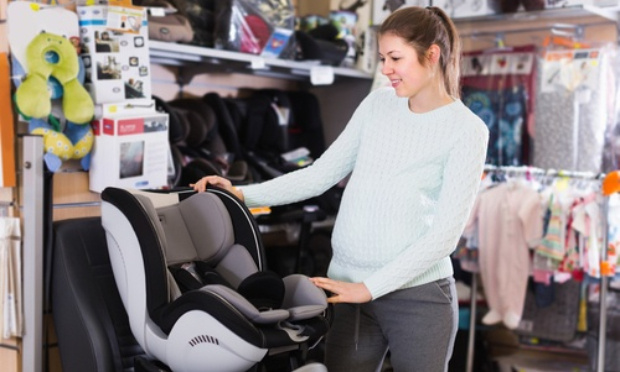 Considérons les magasins de maternité et de puériculture comme magasins de première nécessité