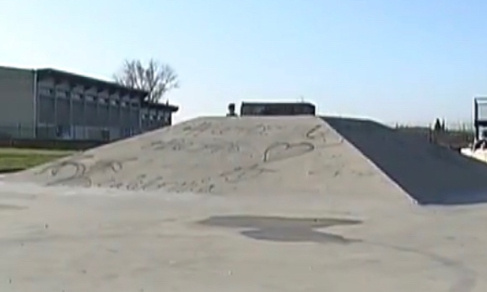 Conserver la pyramide du skatepark