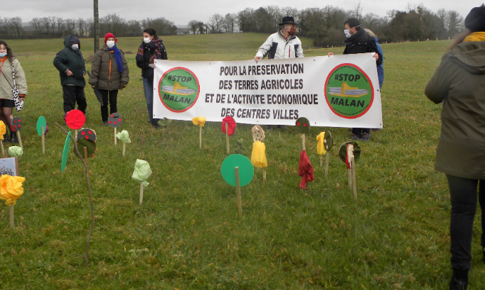 Non à la bétonnisation de 25 ha à Malan en périphérie de Rodez, non à ce triple projet de parc des expositions, de zone d’activités et d'infrastructures routières, non à cette dépense inutile de 47 millions d'euros d'argent public !