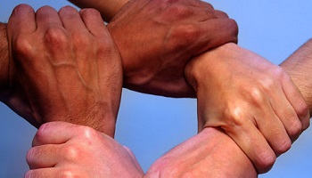 Non aux propos écrits ou verbaux racistes, qui incitent à la haine et la vengeance dans nos rues !