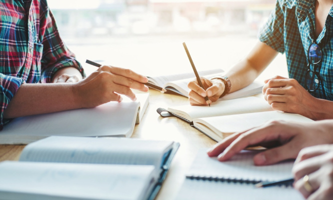 Prise de conscience de la difficulté de la situation des étudiants étrangers.