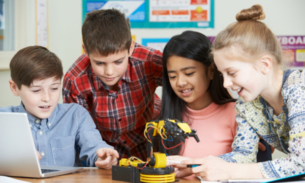 Repousser la réouverture des écoles , collèges et lycées.