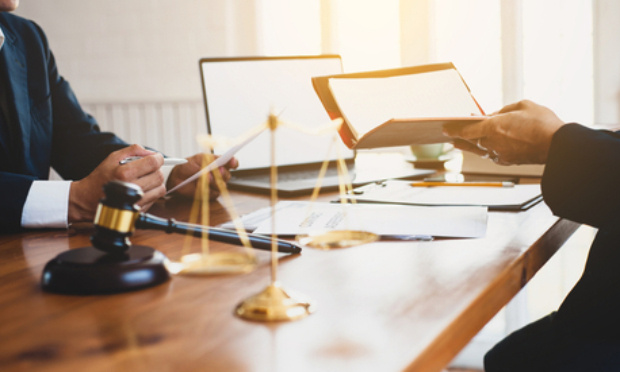 Divorces, De quelques Avocats & Notaires