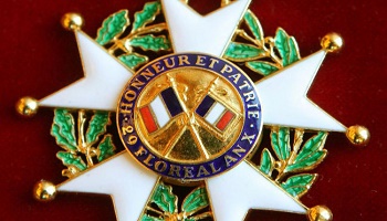 Légion d'honneur pour les victimes des attentats et reconnaissance de la qualité de pupilles de la nation pour les enfants des victimes d'attentats et des prises d'otages.