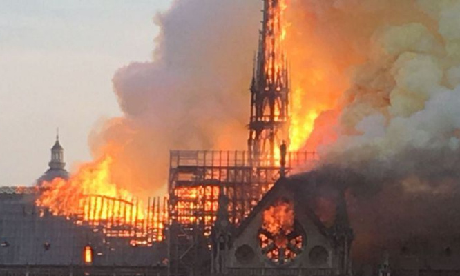 RECONSTRUISONS NOTRE DAME DE PARIS À L'IDENTIQUE !