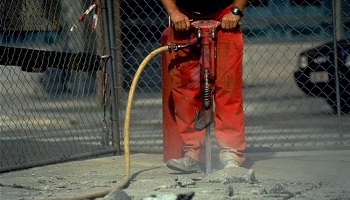 Stop à la pollution sonore due aux camions et engins de chantier !