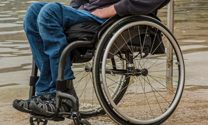 Handicap : pour palier l'absence de places en établissements médico-sociaux français