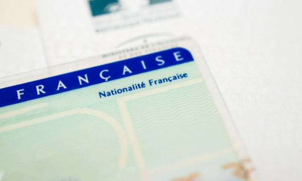 Non à la carte d'identité traduite en anglais