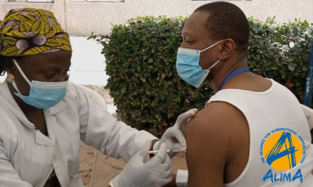 En Afrique aussi, les plus vulnérables ont besoin d’être vaccinés contre la COVID-19 !