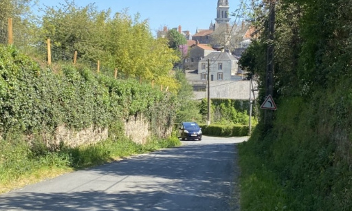 Ralentisseurs sur le virage route de la chaillou très étroite entre le N 3 et N 5