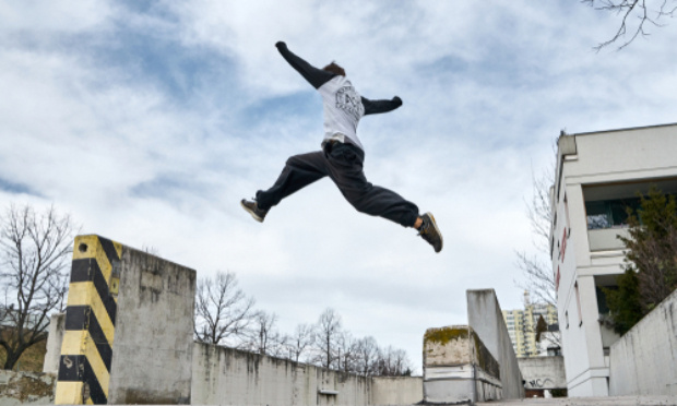 Construction d'un parc permettant la pratique des arts du parkour urbain