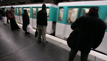 Non à la carte Émeraude qui passera à 380 euros au 1er octobre 2015, pour les Parisiens de plus de 65 ans