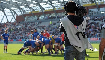 Pour la diffusion en clair des matchs de football et de rugby lorsqu'ils sont diffusés sur Canal + ou Canal + sport !