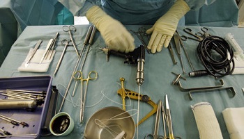 Contre le harcèlement continu au cours de la formation des médecins externes