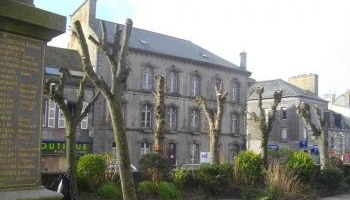 Non à la démolition de l'ancienne mairie de Ploudalmézeau