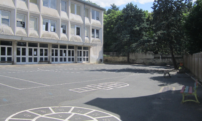 NON À LA FERMETURE DE CLASSE À L’ÉCOLE LES RECOLLETS DE SAUMUR