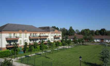 Nous demandons à Monsieur le Maire de LEERS, en notre qualité de citoyens, d'arrêter le projet et de réfléchir à un projet plus adapté.