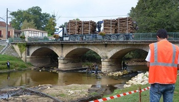 La remise en place des barrages sur le Ciron et tenir compte de l'exploitation de la rivière par les acteurs économiques du département.