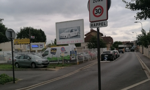 CONTRE LA CONSTRUCTION DE PLUSIEURS IMMEUBLES AU MILIEU DE NOS MAISONS, RUE DU PARC, PROCHE DU CAROUGE - 53 LOGEMENTS ! SOIT ENVIRON 150 PERSONNES SUR UNE RUE DEJA SATUREE.