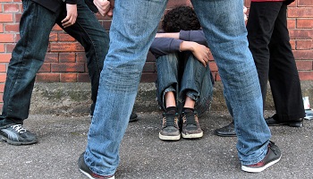 Plus de sévérité envers le harcèlement et plus d'encadrement !