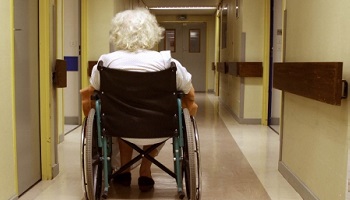Atteinte sur une personne vulnérable en milieu hospitalier
