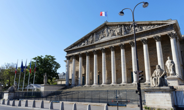 Il est urgent de remettre la démocratie sanitaire et la démocratie tout court en marche en prenant le temps d’un vrai débat démocratique.