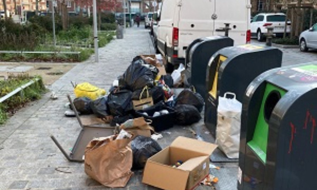Ne laissez pas nos enfants jouer dans les déchets !