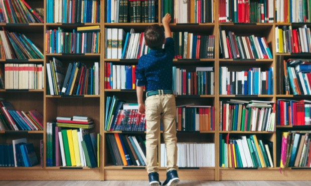 Nos enfants n'ont pas à subir l'atmosphère anxiogène du moment. Laissons les continuer à vivre de manière normale. Laissons les profiter des bibliothèques et dévorer les livres avec leur innocence et leur soif d'apprendre.
