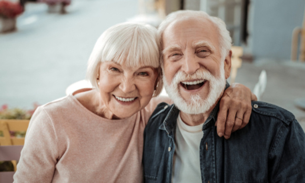 Des médiateurs pour aider les personnes âgées à obtenir le pass sanitaire avec leur téléphone