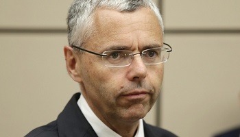 M. Combes doit renoncer au versement d'indemnités de départ et autres primes !