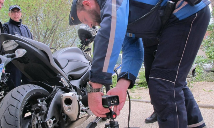 M. Macron, Stop au vacarme des motos