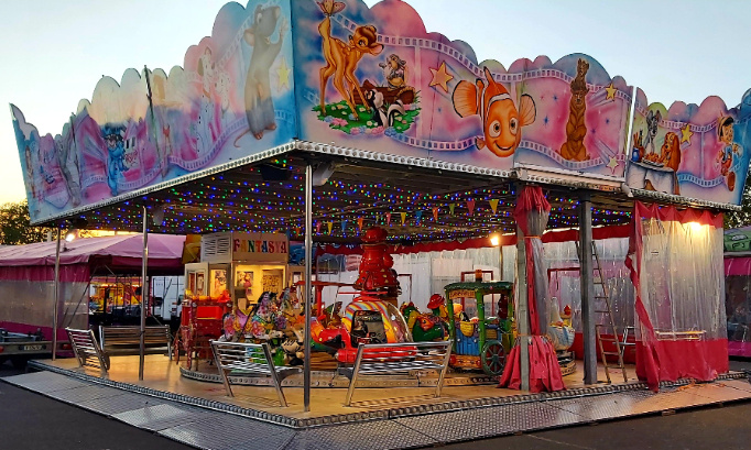 Fin du grand manège sur le cours Jonville