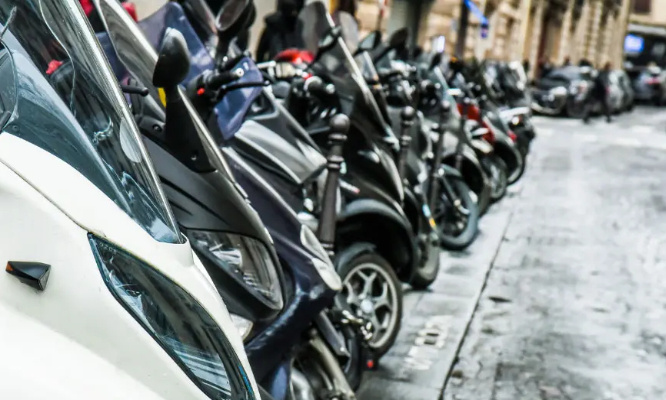 Non au stationnement payant des deux roues à Paris