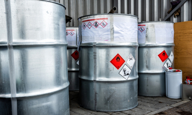 NON AUX STOCKAGE DE PRODUITS :TOXIQUES, IMFLAMMABLES, ET EXPLOSIFS AUX PORTES DE DREUX .