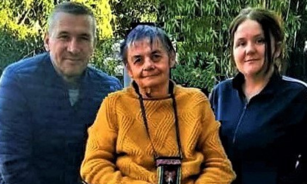 Contre l'expulsion de Mirsad et Nasiha qui mettrait en danger Martine, une dame âgée et très dépendante.