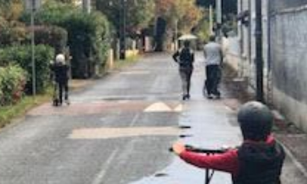 Un trottoir pour plus de sécurité •	Revenir sur votre décision et remettre ce projet dans vos priorités.