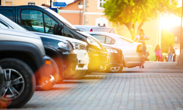 Plus de places de parking à l'UGE