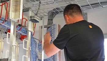 Pour le raccordement du réseau téléphonique de Cestas (33) à la fibre optique