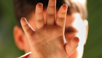 Un enfant martyr depuis sa naissance 