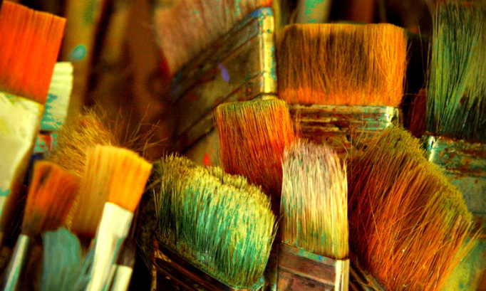 POUR LE MAINTIENT DES ACTIVITES CULTURELLES DE L'ASSOCIATION ATELIER CREATION COULEUR DANS SES LOCAUX JUSQU'A LA FIN DE L'ANNEE SCOLAIRE 2021-2022 POUR L'ENGAGEMENT DE LA MAIRIE A RELOGER L'ASSOCIATION ATELIER CREATION COULEUR DANS UN LOCAL DECENT ET SIMI